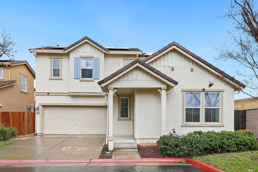 854 Courtyards Loop photo 1
