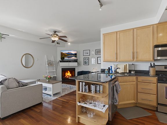 5th image of 2158 W Grand Ave #501