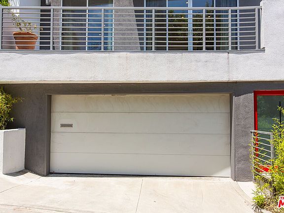 5th image of 3907 W De Longpre Ave