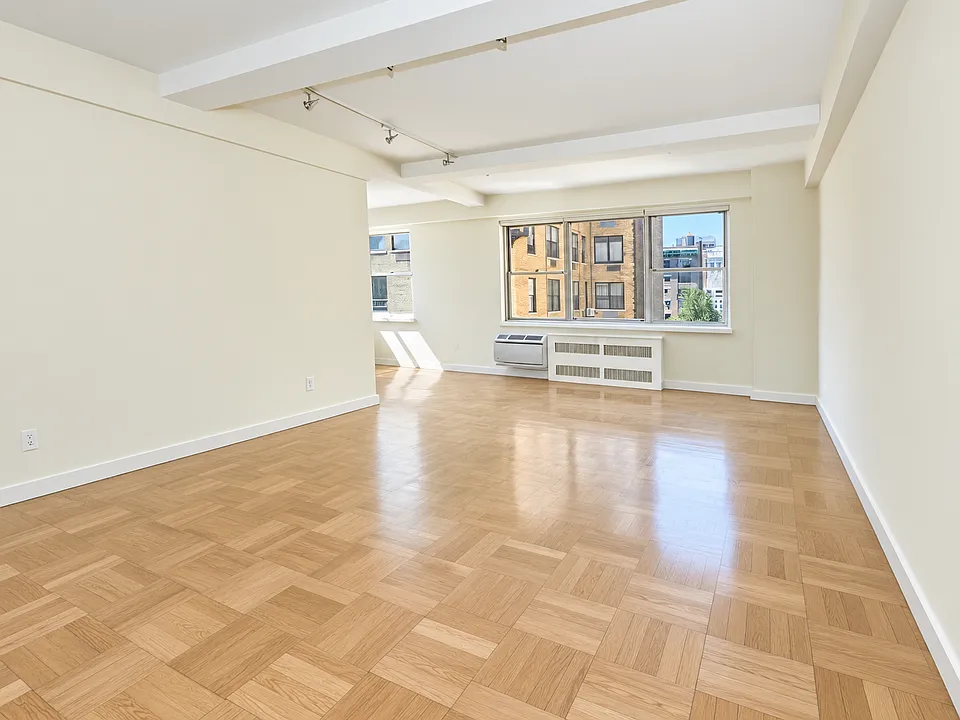 7 Lexington Ave #12H