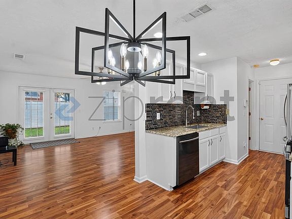 4th image of 100 Oak Grove Pl