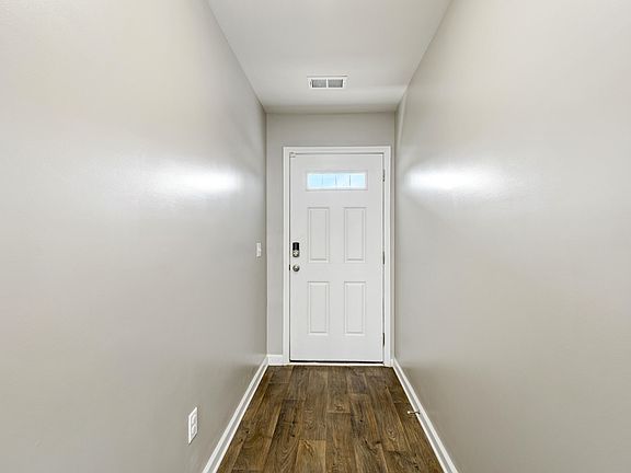 3rd image of 1919 Barnhart Dr