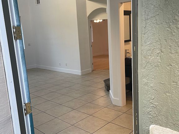 5th image of 1024 Bannockburn St