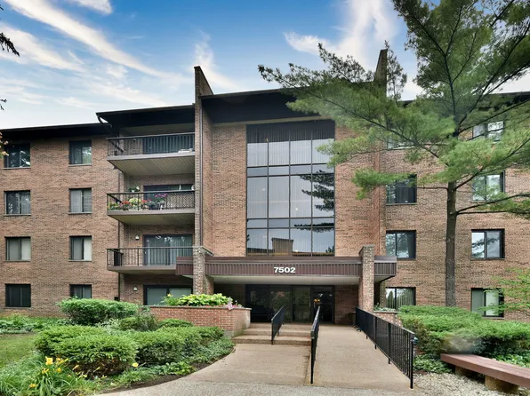 7502 Farmingdale Dr APT 309, Darien, IL 60561
