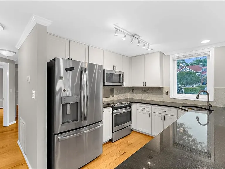 1134 Lake Heron Dr #1B — Photo 27