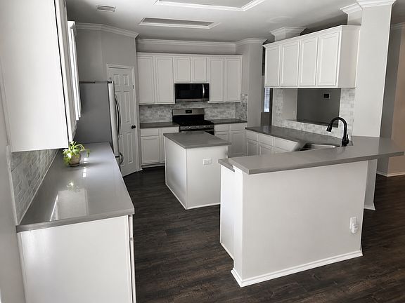 5th image of 1116 Disraeli Cir