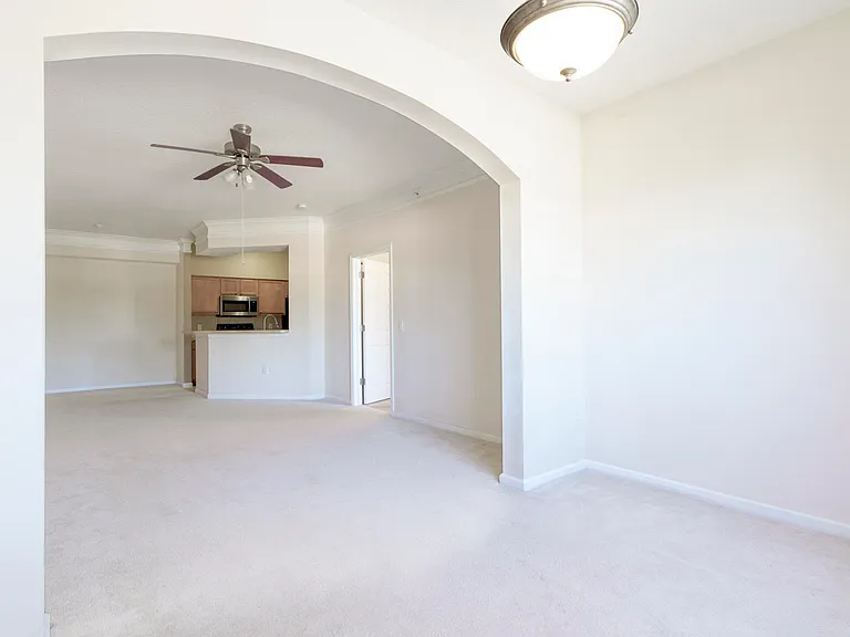 1201 Myrtlewood Cir E — Photo 7