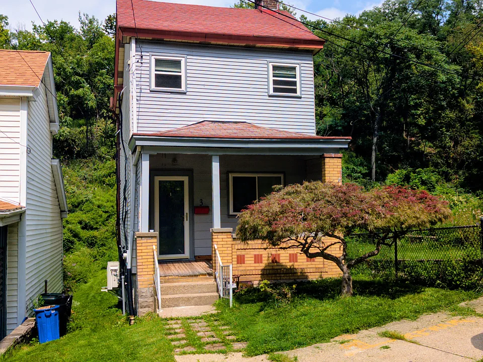 3 Alexis St