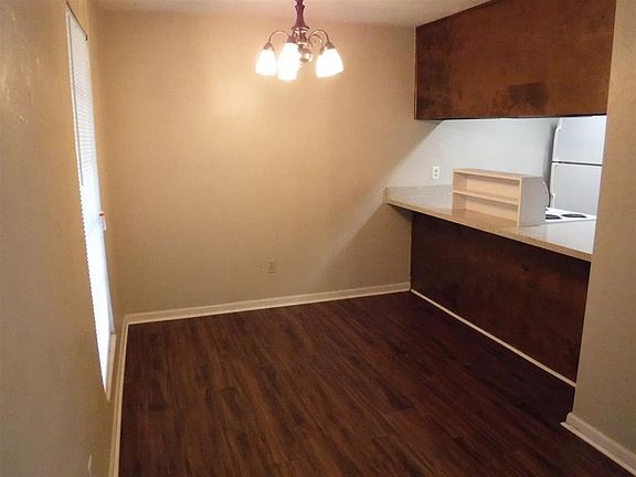 5th image of 2012 Bradford Ct APT B