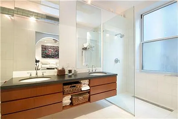 Sold by Warburg | media 6