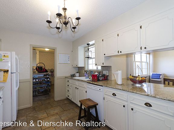 5th image of 2902 Woodland Cir