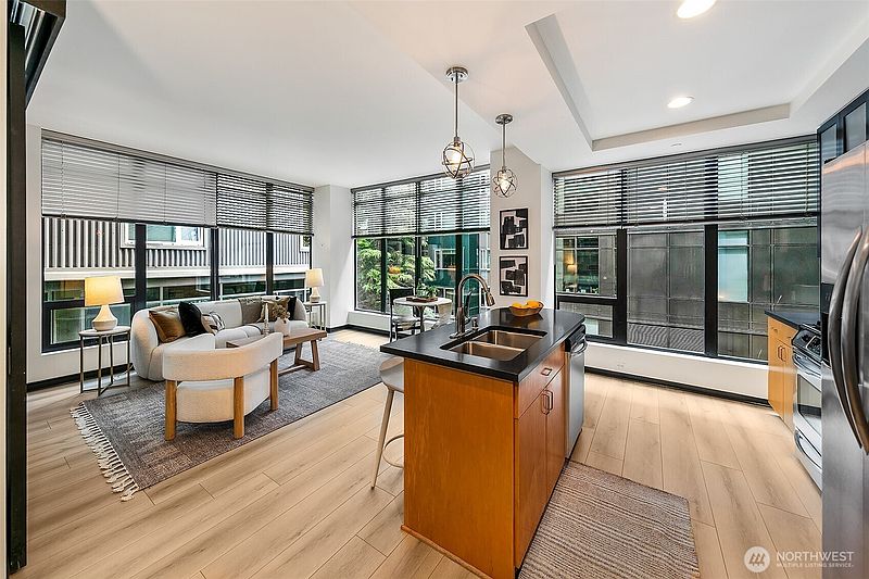 5th image of 2716 Elliott Avenue #605