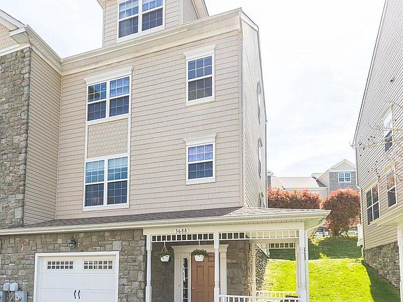 3rd image of 3688 Bedford Dr