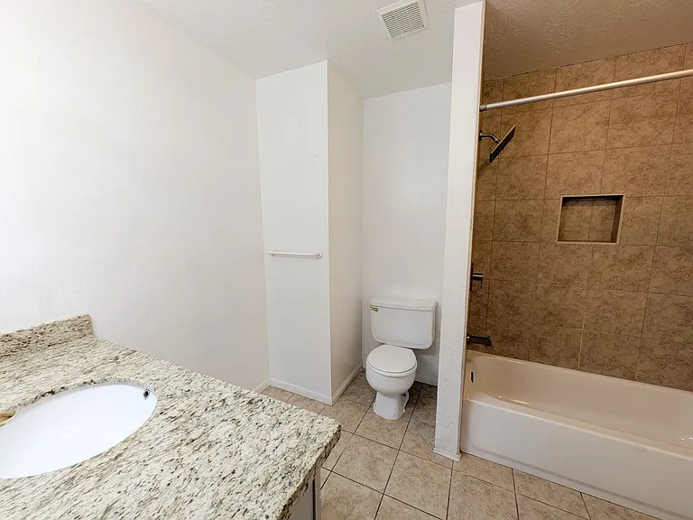 2700 N 16th St #21 — Photo 16