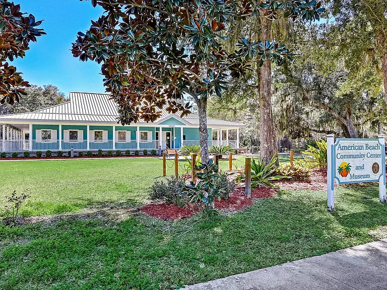1424 Lewis St — Photo 43