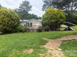 124 Debbie Ln, Hayesville, NC 28904