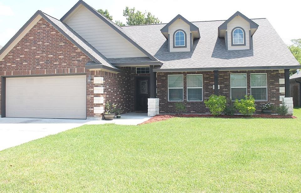 1st image of 214 Majestic Oak Cir