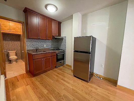 4th image of 38 Ludlow St APT 13