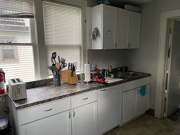 5th image of 87 E 15th St