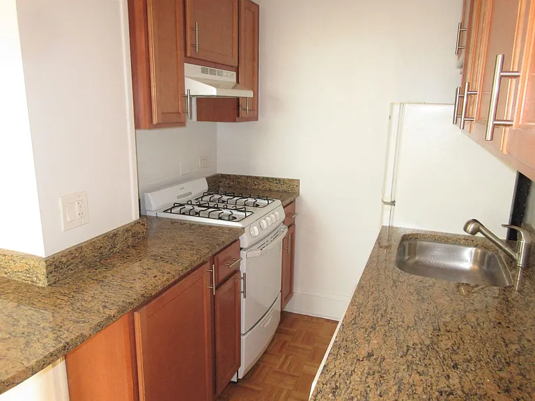 Park View Apartments — Photo 58