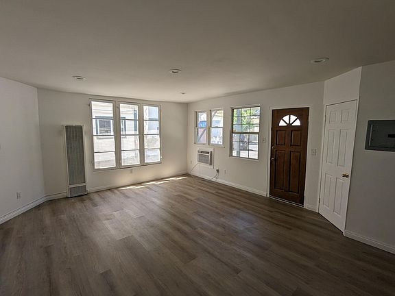2nd image of 75 1/2 S Grand Oaks Ave