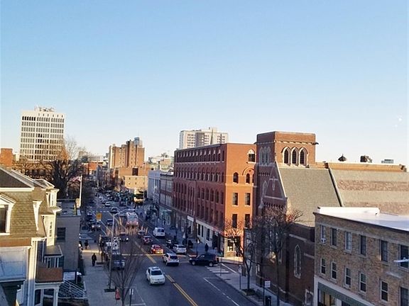 3rd image of 865 Massachusetts Ave