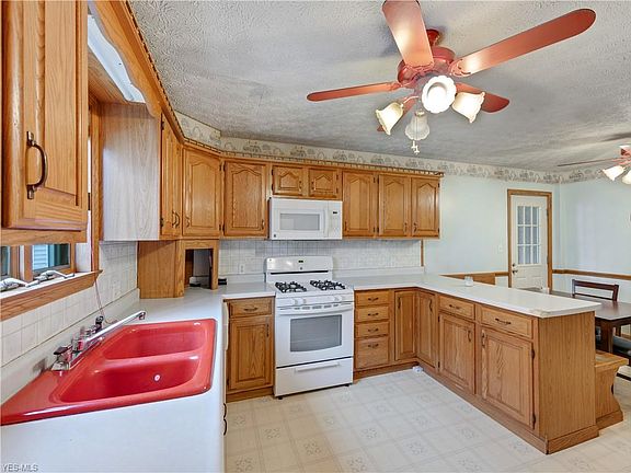 4th image of 207 E Crain Ave