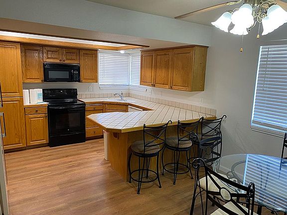Kitchen w/ pantry & dining 