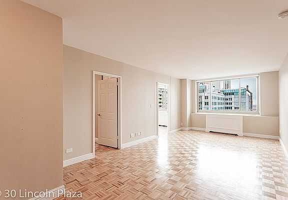 3rd image of 30 W 63rd St APT 27L