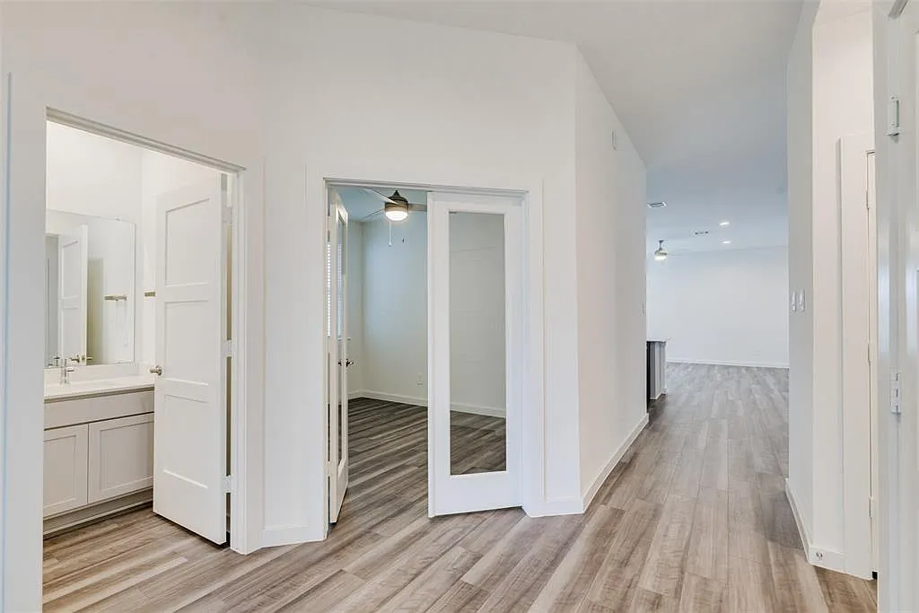 4 bed, 3.0 bath, 2250 sqft, $2,550 — Photo 4