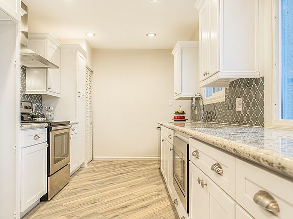 3rd image of 6402 E Parkview Dr