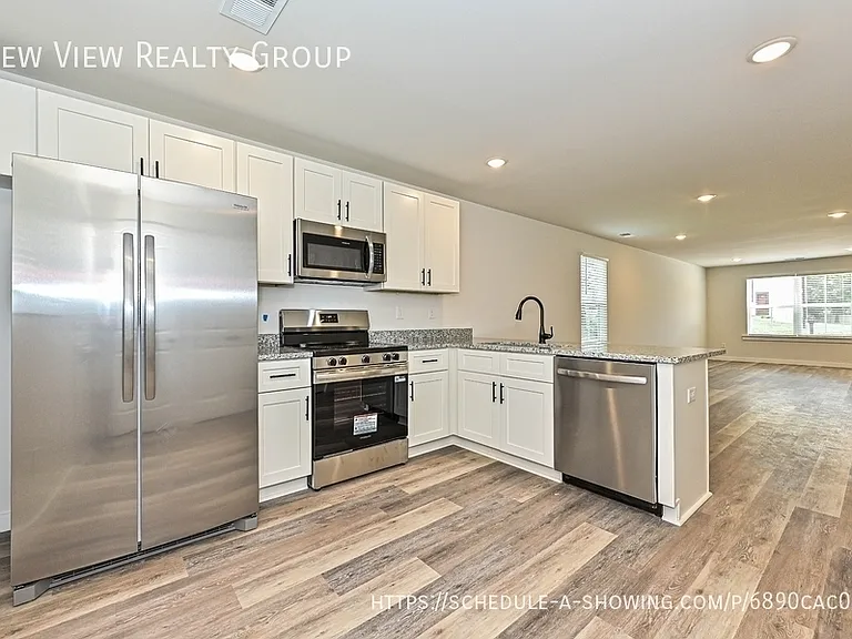 502 12th Ave NE — Photo 9