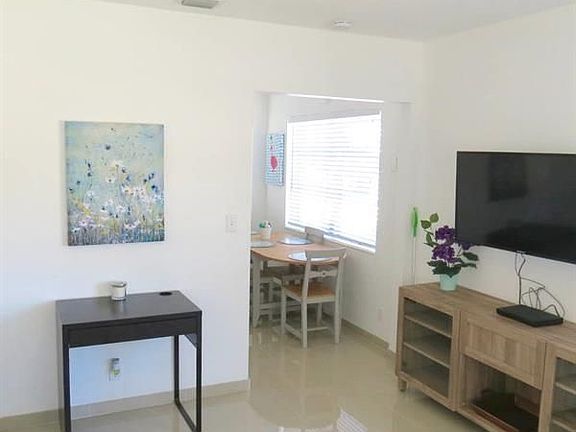 5th image of 29 NE 3rd St #1