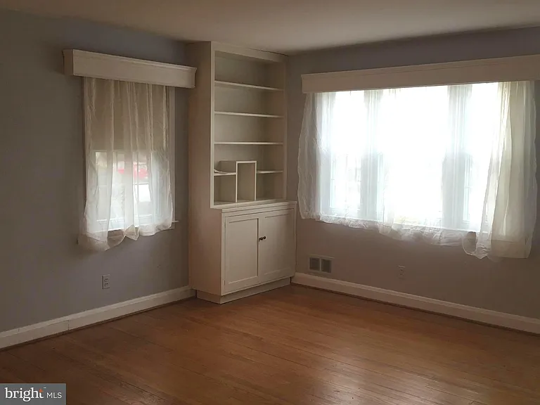 345 Old Trail Rd — Photo 6