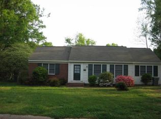 3729 Stonehaven Dr, Charlotte, NC 28215