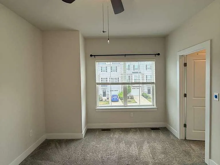 704 Peony Ln — Photo 20