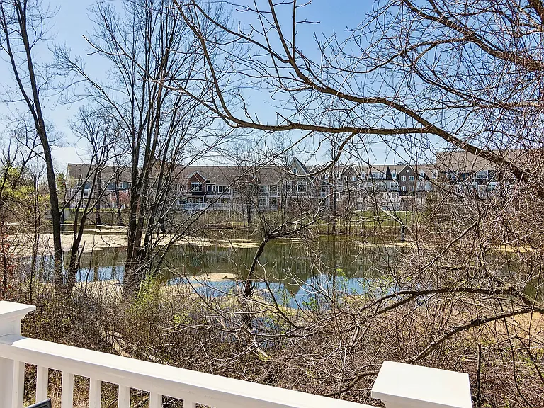 2535 W Towne St — Photo 28