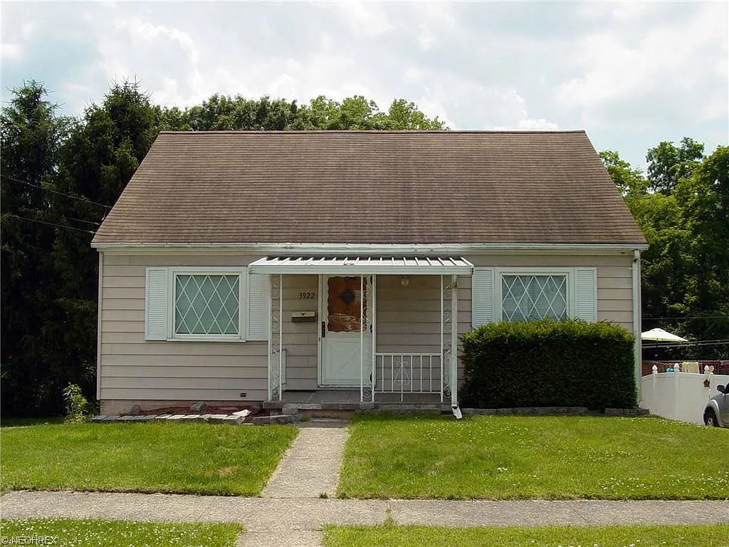 3922 Hanlin Way photo 1