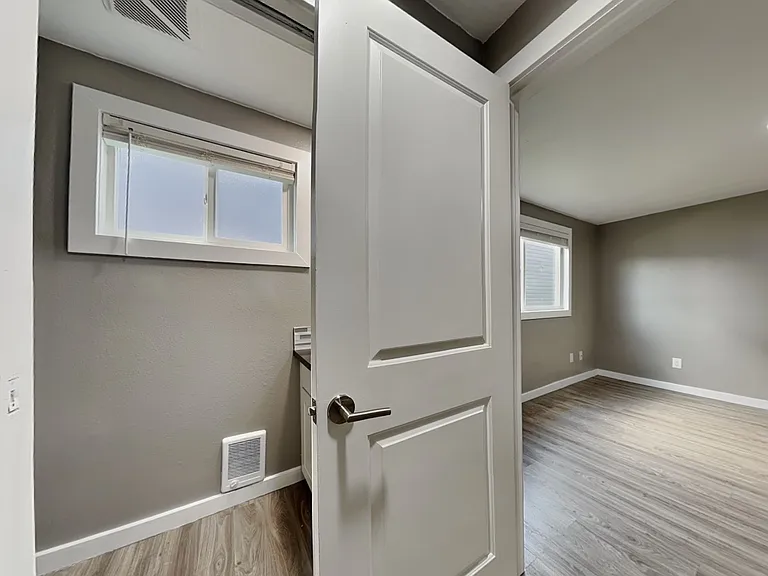 1105 S Woodlawn St #1 — Photo 18