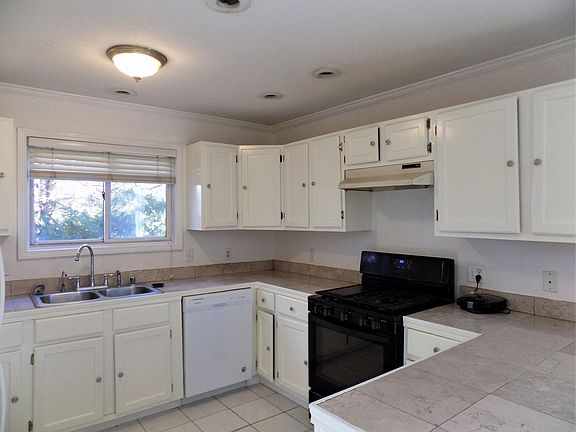 3rd image of 1852 Crystal Springs Ln APT 1