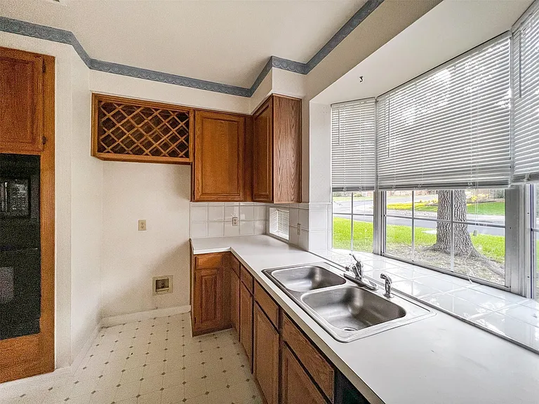 6204 Old Harbor Ln — Photo 8