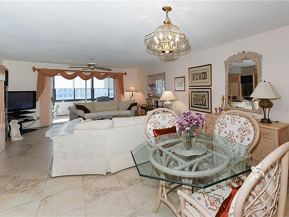 4th image of 1055 W Peppertree Dr #605AA