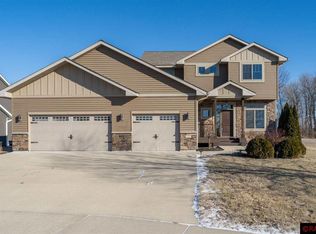 831 Fieldcrest Dr, Mankato, MN 56001