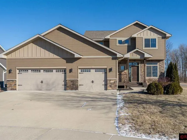 831 Fieldcrest Dr, Mankato, MN 56001