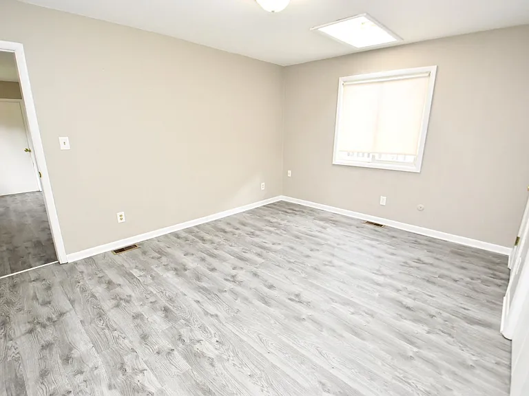 1023 Oakland St — Photo 7