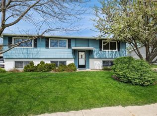 280 Clymer Rd, Hiawatha, IA 52233