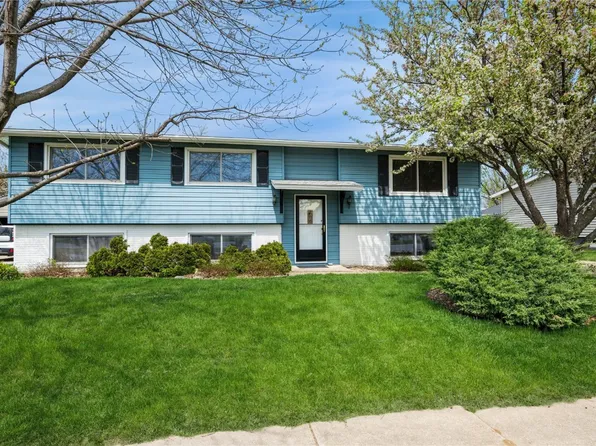 280 Clymer Rd, Hiawatha, IA 52233