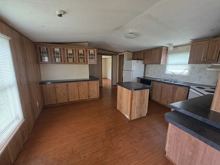 Oak Creek Estates MHC — Photo 26