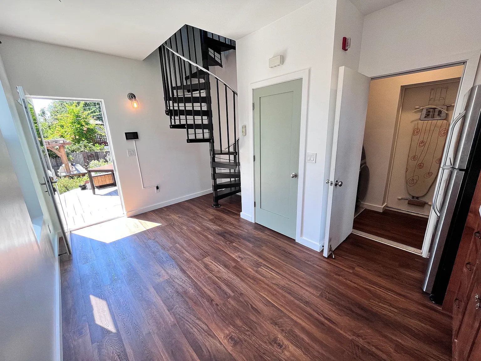 1 bed, 400 sqft, $2,200 — Photo 3