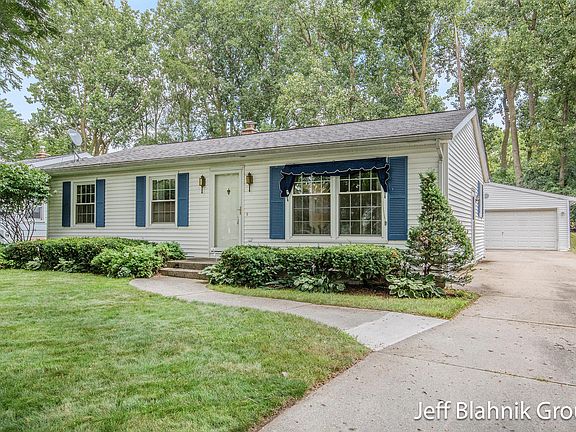 2nd image of 2166 Chesapeake Dr NE